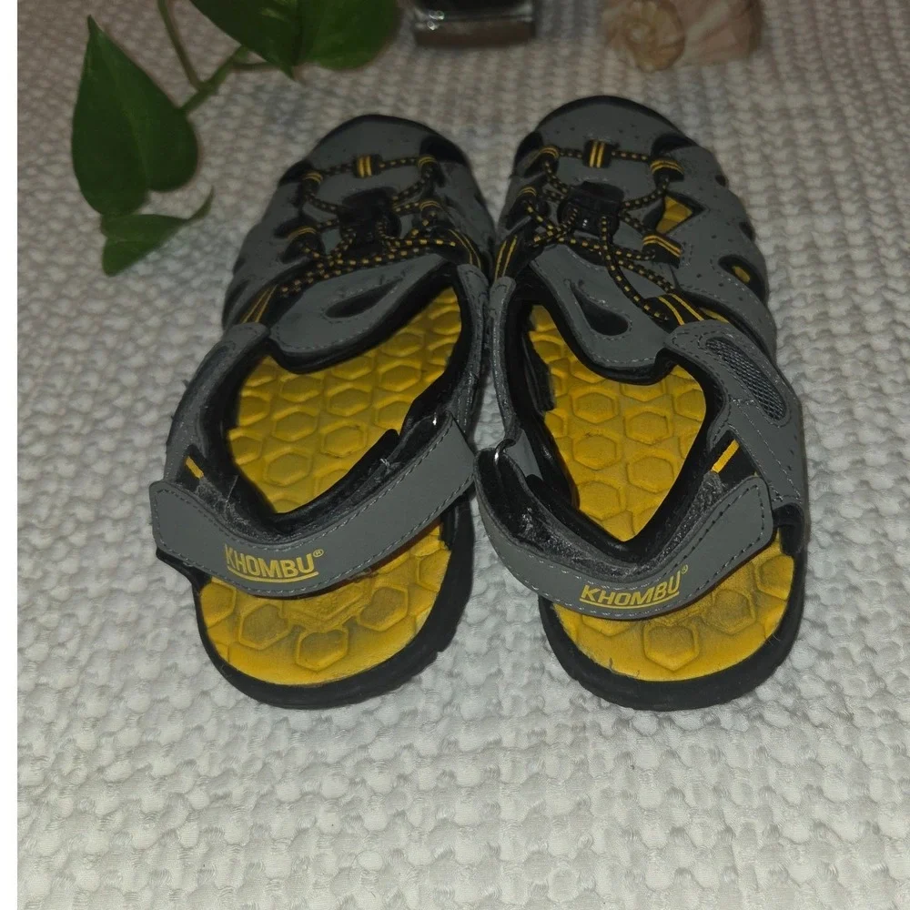 Khombu Kyle Water Sandals Kids Size 3 Gray Yellow Closed Toe Sport Hiking Shoes